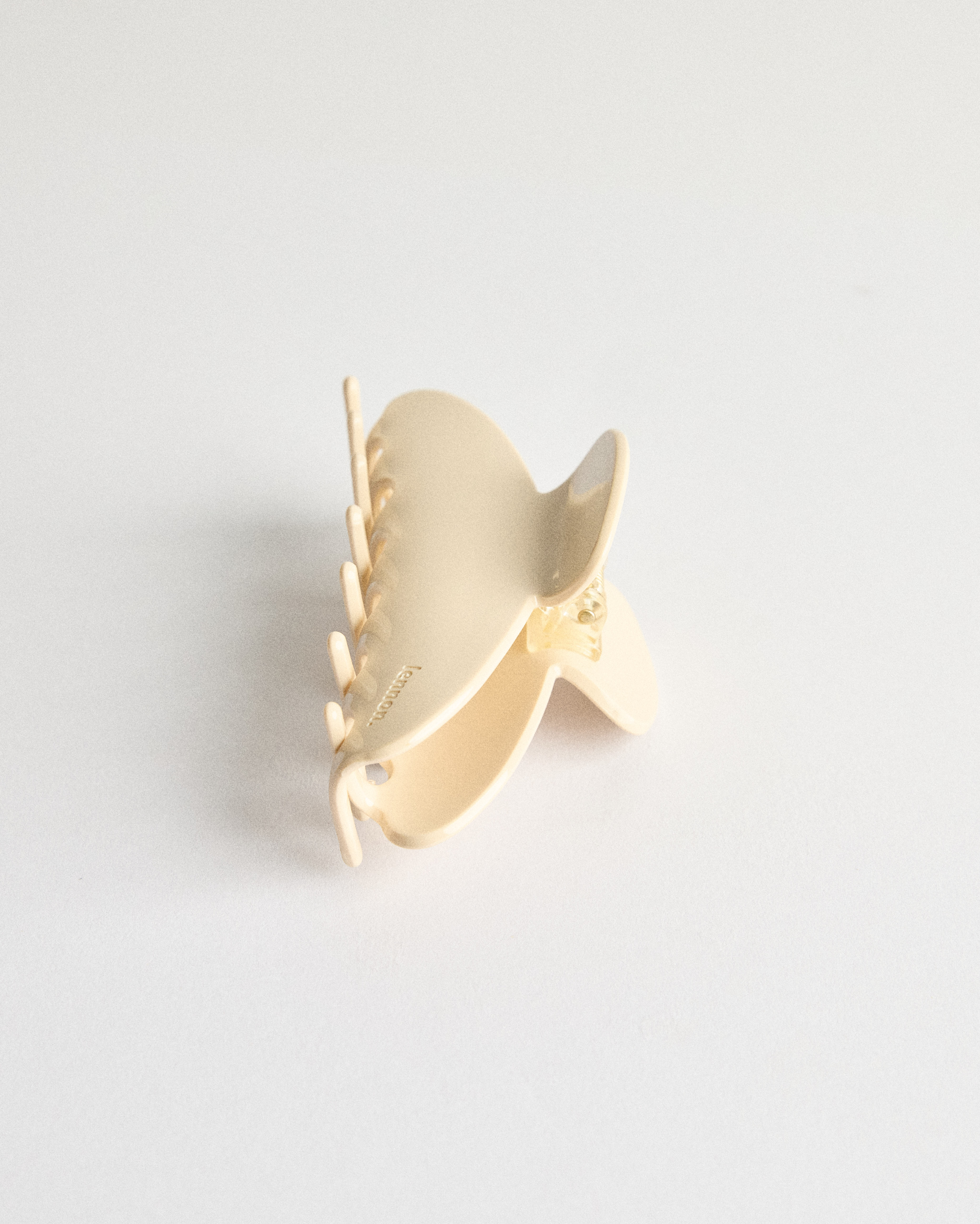 Claw Clip in Creamy